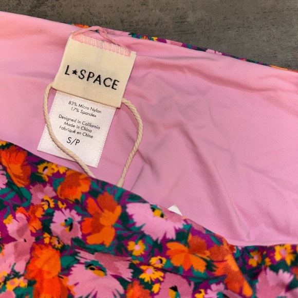 L*Space Camacho Full Bikini Swim Bottom
New with tags
Size: S - Picture 5 of 6